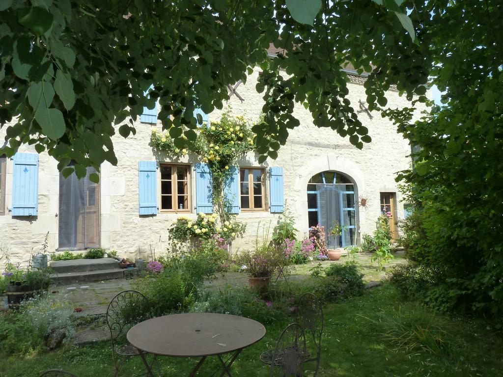 Le Vieux Velo Bed & Breakfast Chaptuzat ภายนอก รูปภาพ