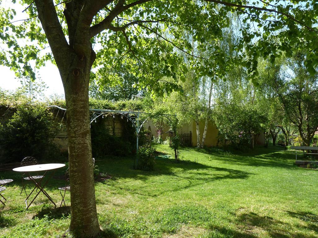 Le Vieux Velo Bed & Breakfast Chaptuzat ภายนอก รูปภาพ