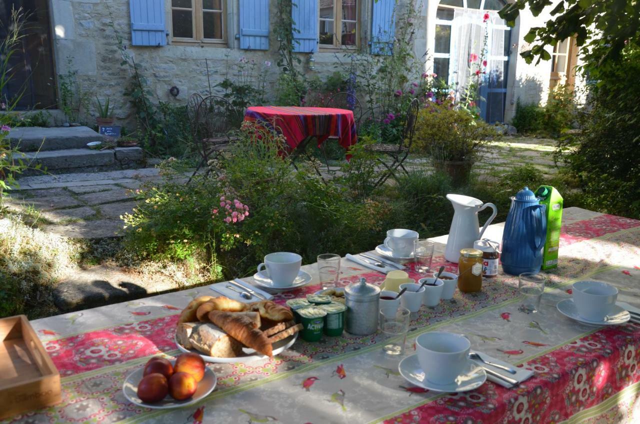 Le Vieux Velo Bed & Breakfast Chaptuzat ภายนอก รูปภาพ