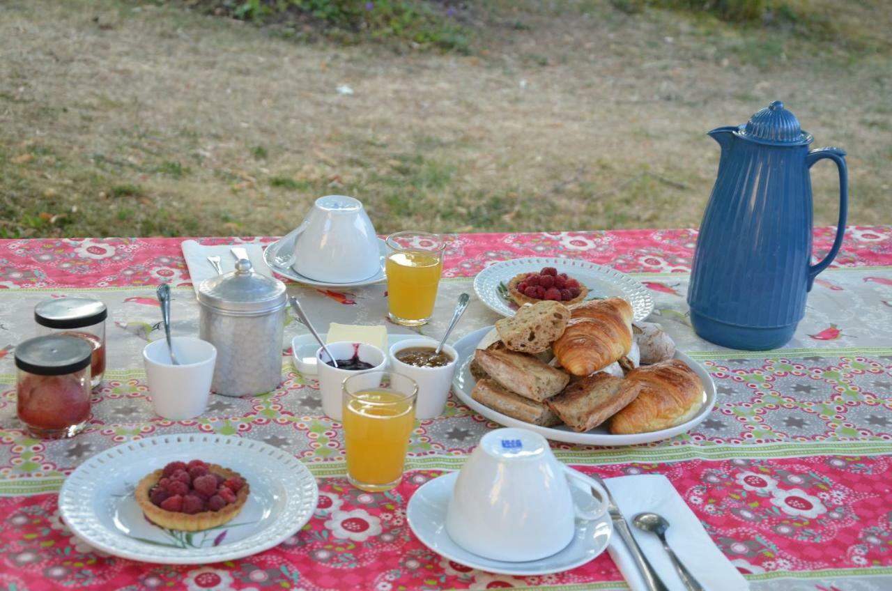 Le Vieux Velo Bed & Breakfast Chaptuzat ภายนอก รูปภาพ