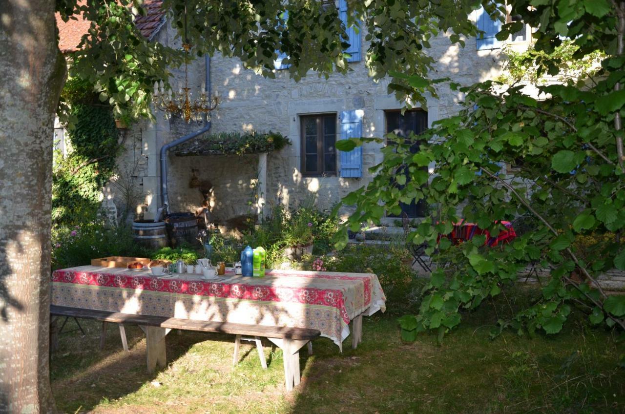 Le Vieux Velo Bed & Breakfast Chaptuzat ภายนอก รูปภาพ