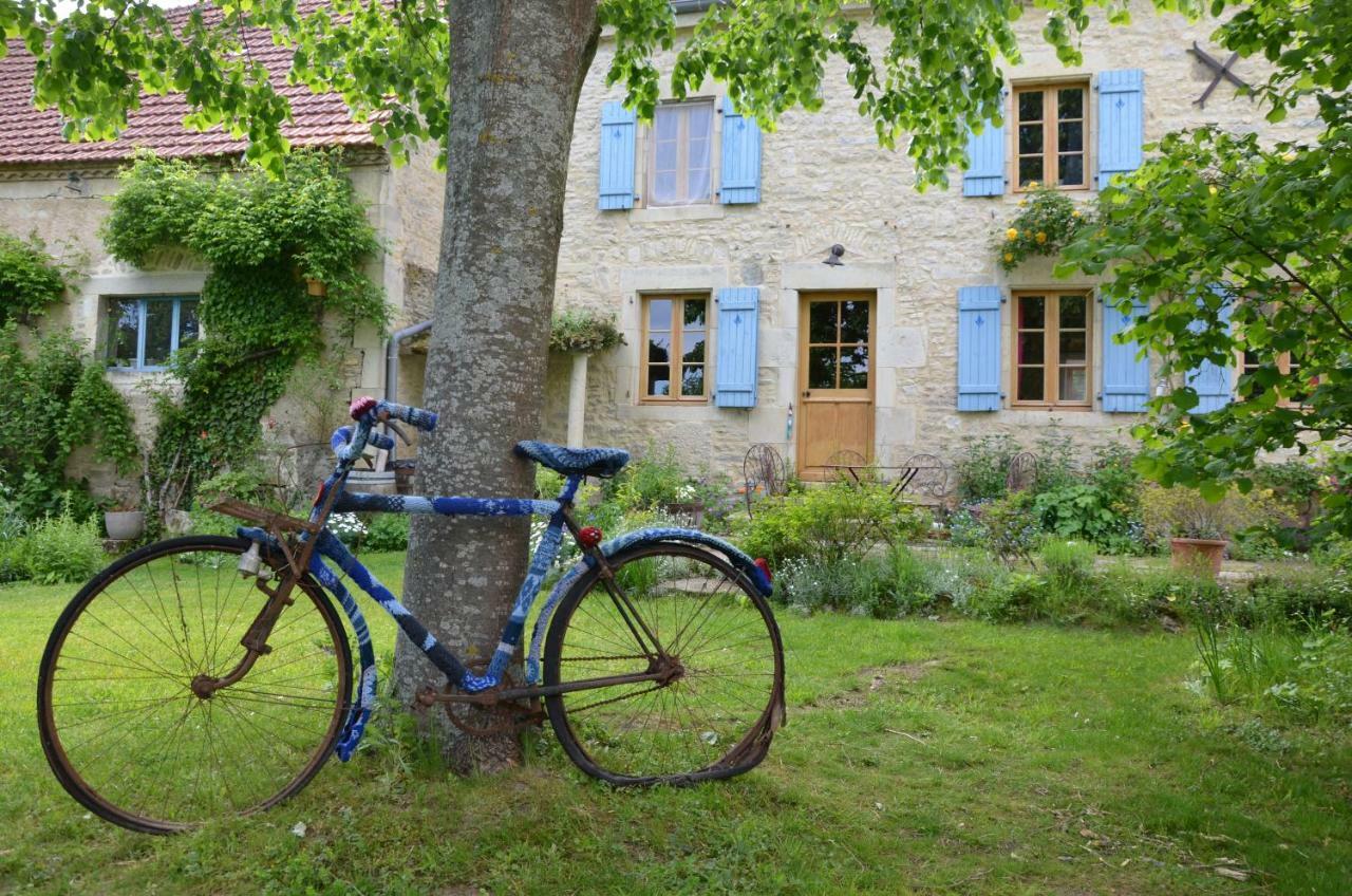 Le Vieux Velo Bed & Breakfast Chaptuzat ภายนอก รูปภาพ