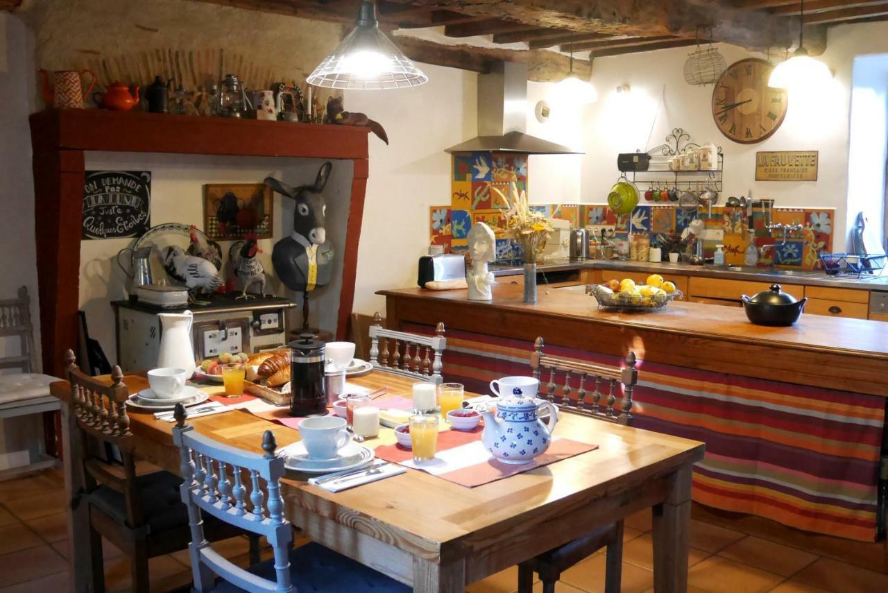 Le Vieux Velo Bed & Breakfast Chaptuzat ภายนอก รูปภาพ