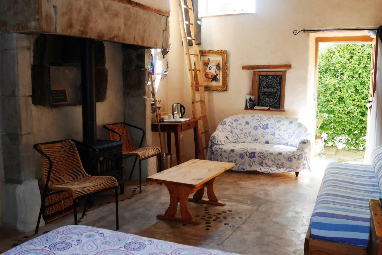Le Vieux Velo Bed & Breakfast Chaptuzat ภายนอก รูปภาพ